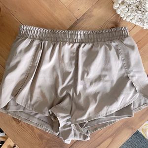 Girlfriend Collective Trail Short Limestone SM